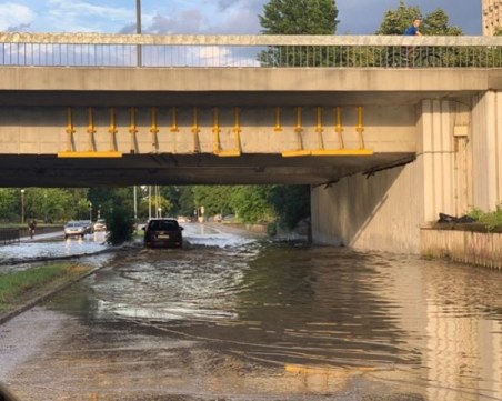 Борят наводненията по основен булевард в Пловдив с компенсаторна ВиК инсталация