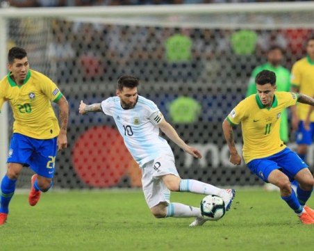 Меси скочи на реферите след загубата от Бразилия