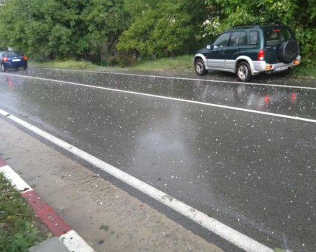 Градушка потроши спирки в село Владо Тричков, пълзи към София