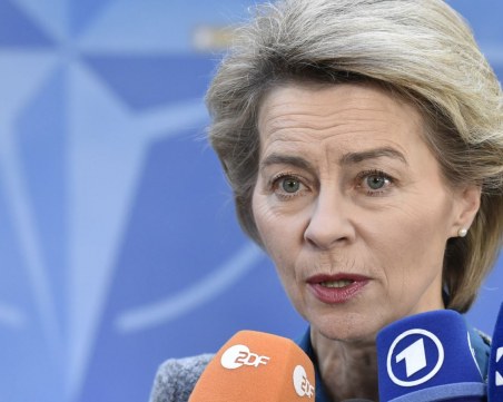 Тя е майка на 7 деца, но е военен 