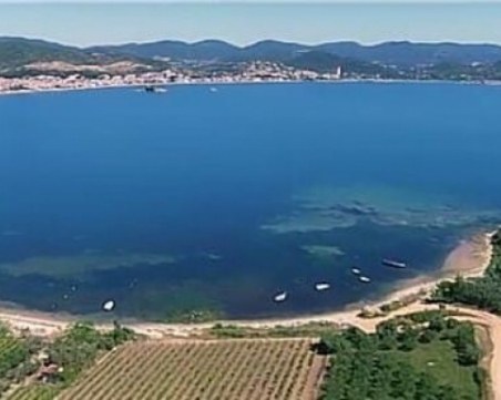 Защо българите държат на плажа в Гърция и бягат от родното море ?