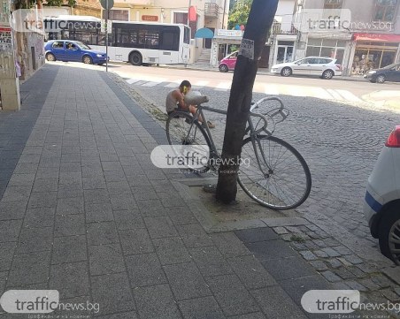 Блъснаха колоездач в центъра на Пловдив