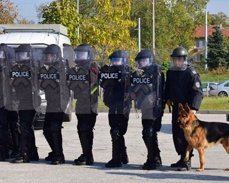 Честит празник на достойните български полицаи!