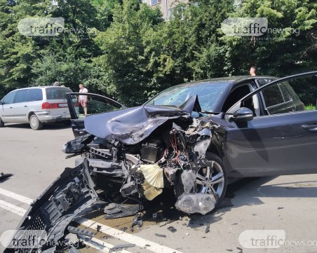 Изпреварване при двойна непресечена линия и... силен челен удар