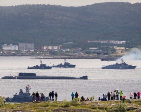 Москва призна, че пламналата подводница е ядрена