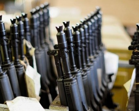 Осъдиха двама души, продавали Калашников и Макаров в Стара Загора