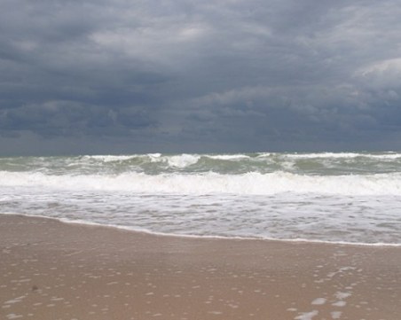 Откриха тялото на мъж в морето край Албена