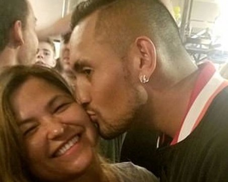 Така се загрява за мач с Рафа Надал