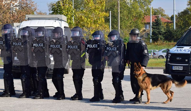 Честит празник на достойните български полицаи!