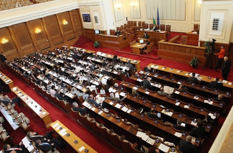 Депутати се ругаят за субсидията, ВМРО иска 1,5 млн. отгоре за партиите в парламента