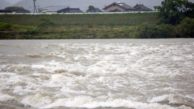Евакуират над 1 млн. души заради наводненията в Япония