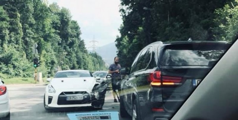 GT-R и BMW катастрофираха на Симеоновско шосе в София