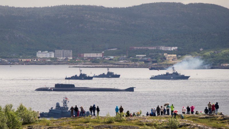 Москва призна, че пламналата подводница е ядрена
