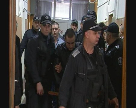 48  г. затвор си поделят тримата гардове от мола във Варна, пребили клошар до смърт