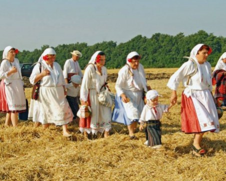 Летен Атанасовден е! Десетки фолклорни обичаи се изпълняват днес