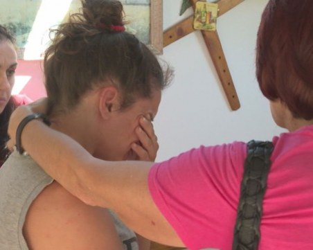 Майката на убитото дете в Габрово: Полицаите ми казаха да се изнеса от града