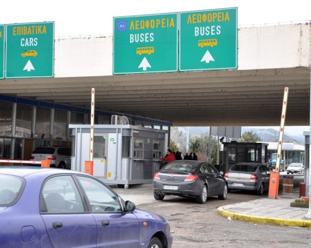 Три гишета и мобилни четци ще топят опашката на Кулата