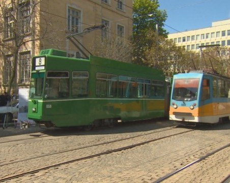 Жена издъхна в столичен трамвай, нямало климатик в него