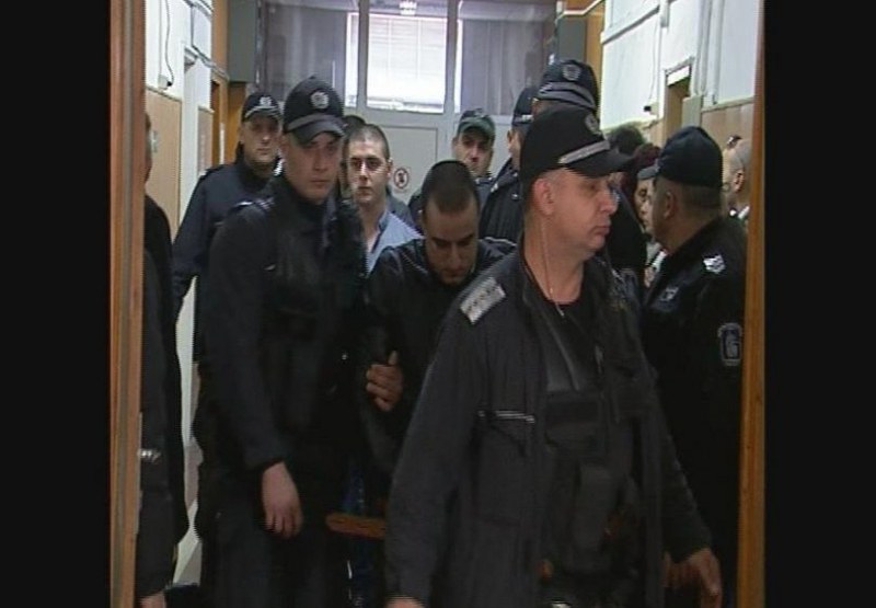 48  г. затвор си поделят тримата гардове от мола във Варна, пребили клошар до смърт