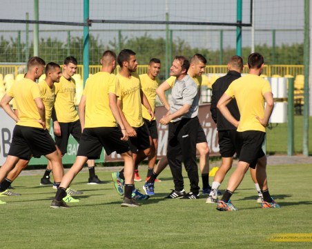 Четирима пропускат днешната контрола на Ботев