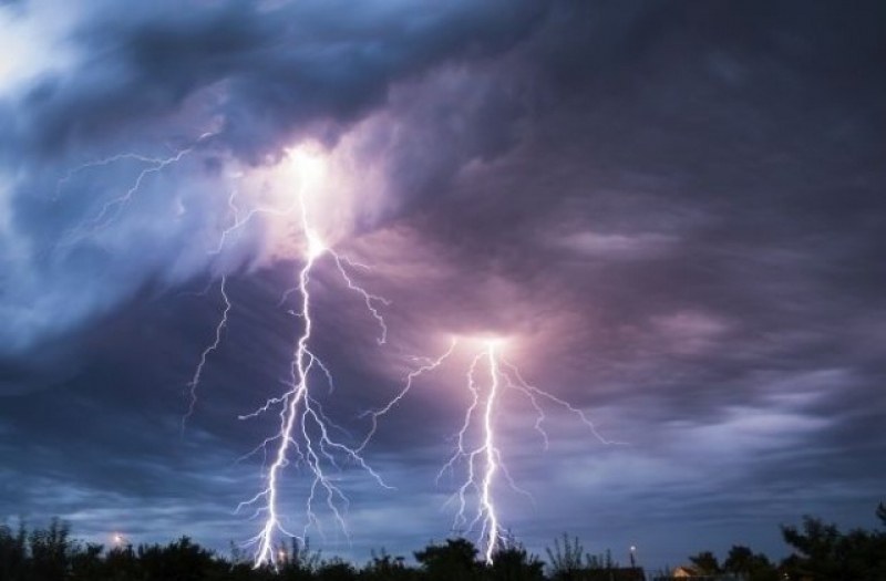 Чудовищна буря удари каварненското село Българево