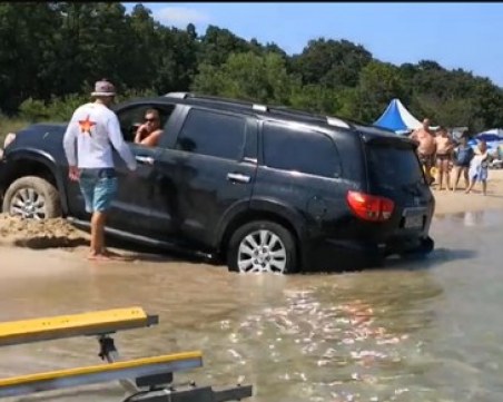 Джип заседна на плаж 
