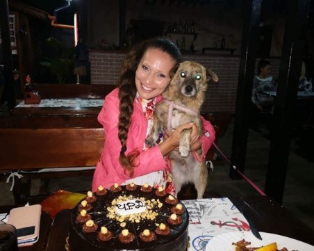 Как една певица спаси кучето Мими от Пловдив и помогна на още стотици с песен