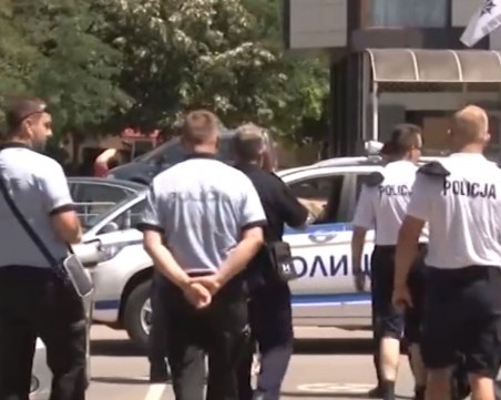 Слънчев бряг под полицейска обсада! Униформени от четири страни дежурят в курорта