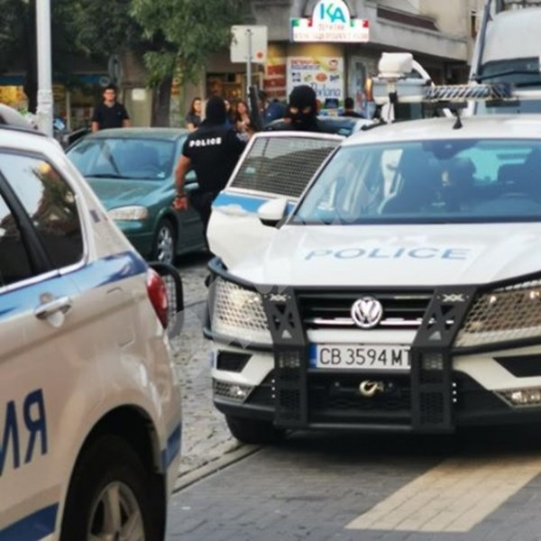 Спецполицаи арестуваха мъж в Бургас! Нападнал майка с бебе, намушкал бащата