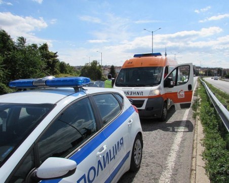 Човек загина при катастрофа между микробус, камион и автобус