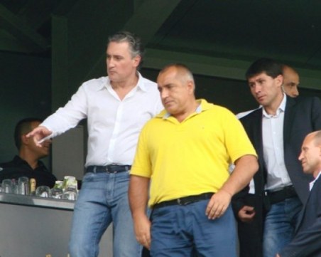 Футболни босове на важна среща при премиера