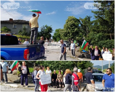 Граждани и бизнес блокираха пътя за пловдивско село! 