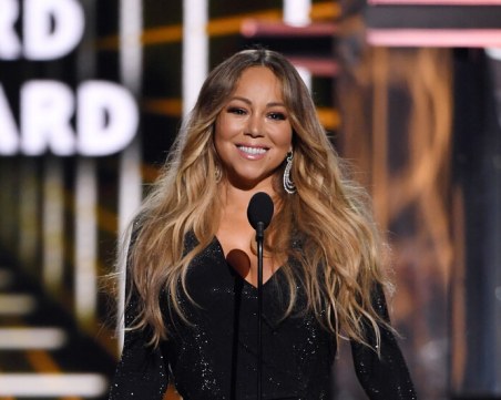 Марая Кери отвори бутилка с гласа си