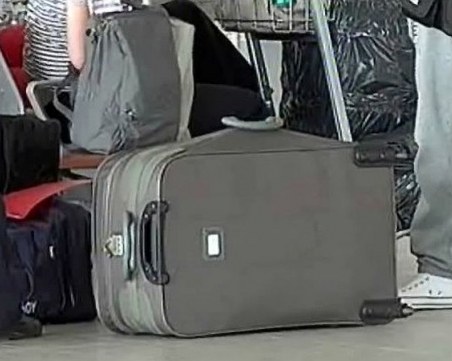 Мъж облече 15 блузи, за да не плати за свръхбагаж