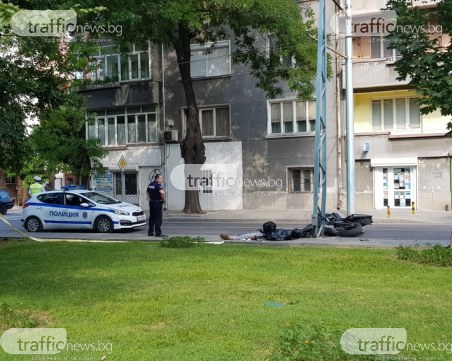 Тежка катастрофа с моторист в Пловдив! 26-годишен младеж загина след удар в стълб