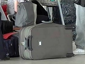 Мъж облече 15 блузи, за да не плати за свръхбагаж