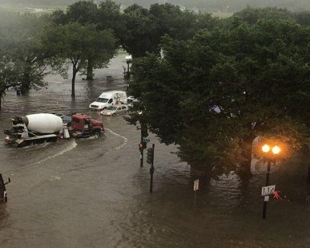 Извънредно положение във Вашингтон! Наводни се Белия дом