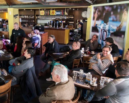 Как Лео Меси помага на бедните в Аржентина