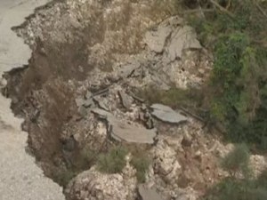 Огромно свлачище застрашава домовете на жители в плевенско село