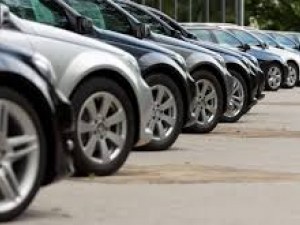 Рисковете за автомобилния сектор потопиха европейските борси
