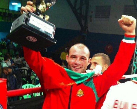 Боецът на българския кикбокс Владимир Вълев - Питбула празнува рожден ден