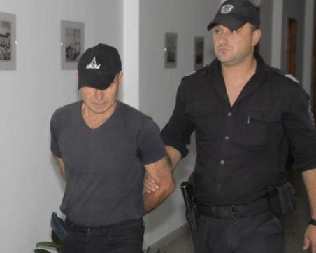 Морякът с плантацията марихуана остава в ареста, щял да я гори заради лошо качество