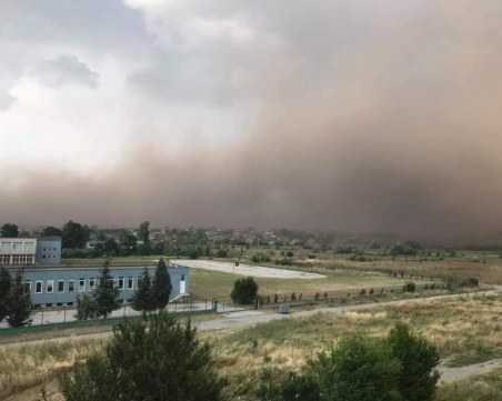 Пелена от гъст дим захлупи Гълъбово, местните обвиниха ТЕЦ