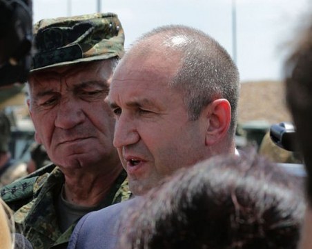 Президентът Радев коментира машинното гласуване и сделката за F-16