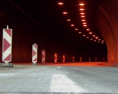 Симулация на катастрофа затваря тунел 