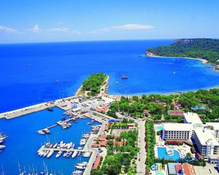 След почивка в Турция: Британка получи фобия от пътуване, осъди туроператор за 50 бона