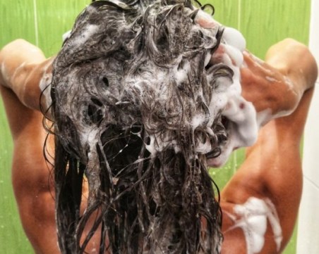 За какво още можем да използваме шампоана за коса?