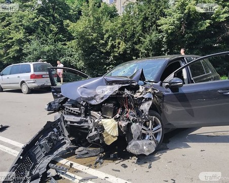 Жената, пострадала при тежка катастрофа в София, е в медикаментозна кома! Спешно се нуждае от кръв
