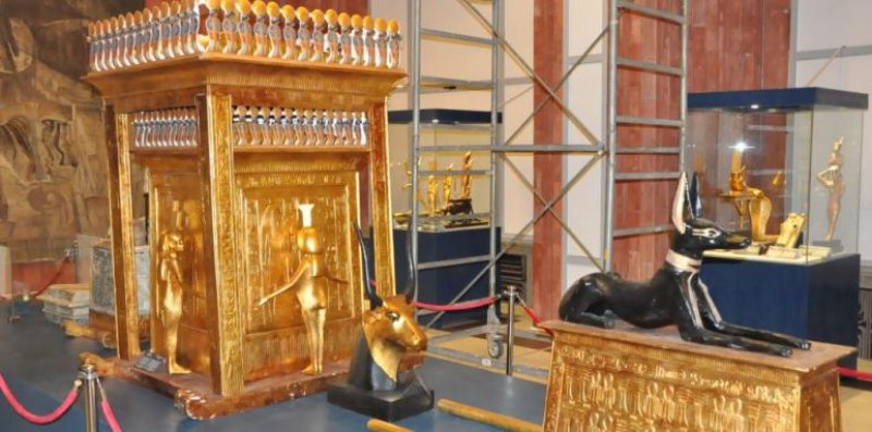 Мумията на Тутанкамон пристигна на изложба в Бургас
