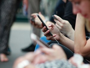 Глобяват с до 400 000 лева мобилни оператори заради скъп роуминг в ЕС